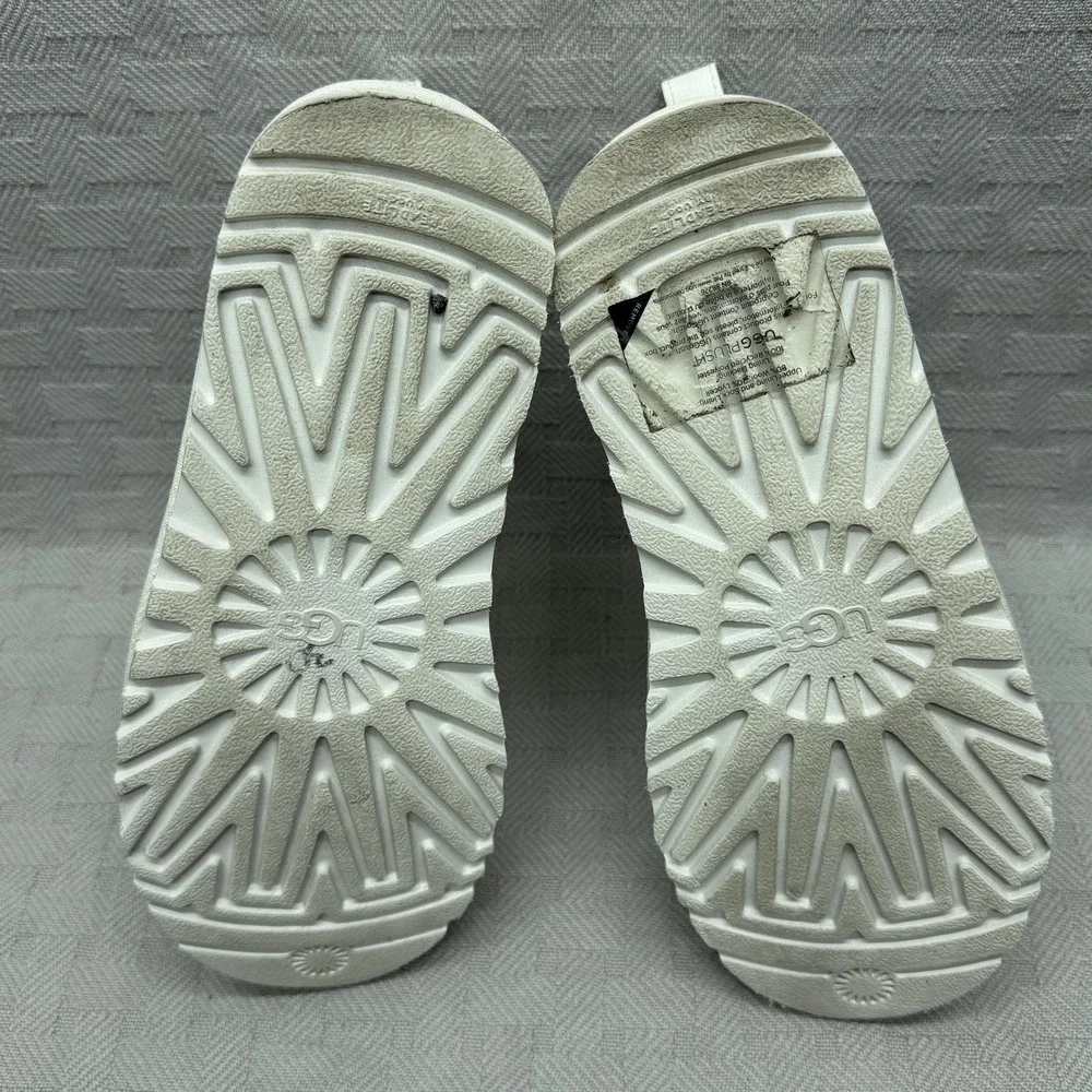 UGG Chukka Boots Mens Size 7 White Leather Logo Ankle Shearling Lined 1129470‎